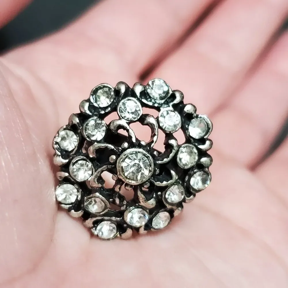 Silver tone flowery rhinestone ring